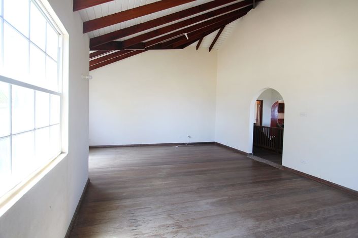 Image No.5-5 Bed Property for sale