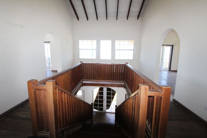 Image No.6-5 Bed Property for sale