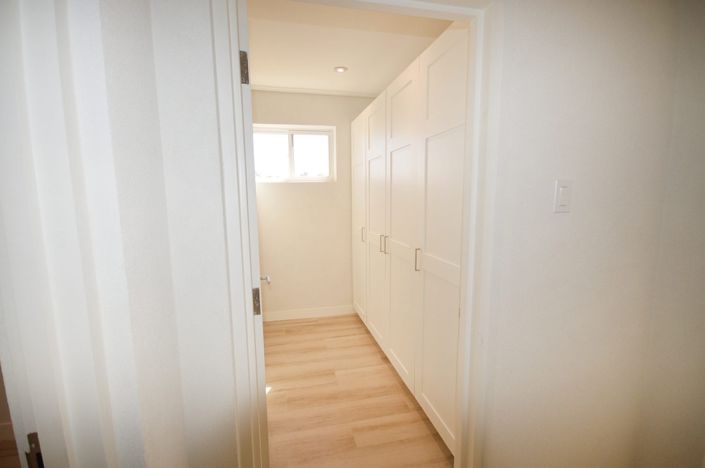 Image No.10-3 Bed Property for sale