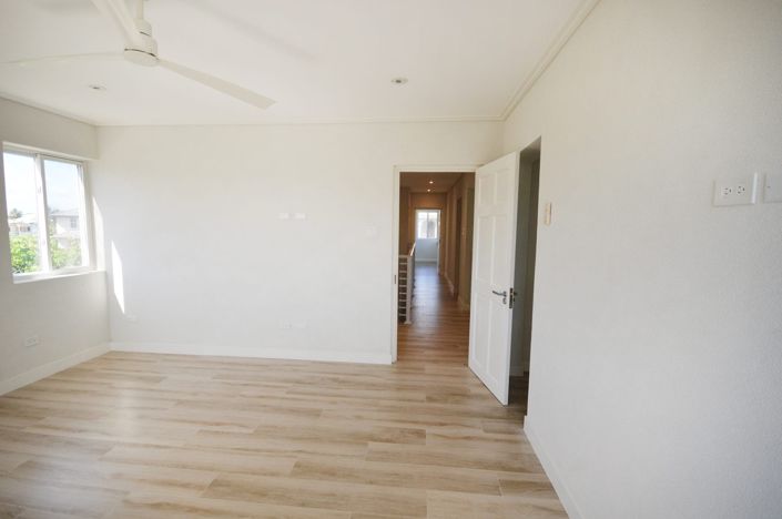 Image No.13-3 Bed Property for sale