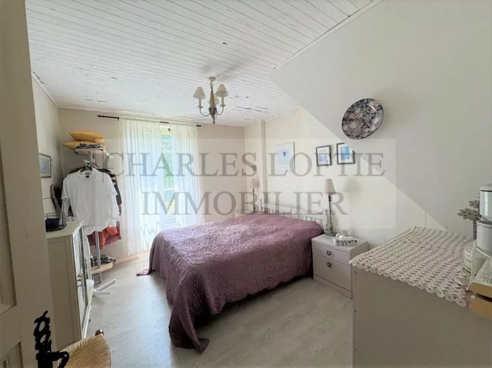 Image No.20-4 Bed House for sale