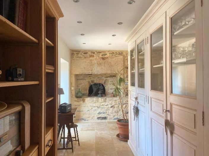 Image No.10-6 Bed House for sale