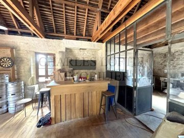 1 - Cahors, House