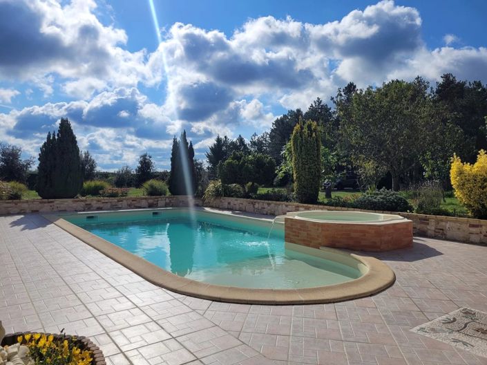 Image No.15-5 Bed House for sale