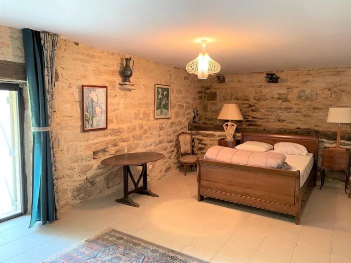 Image No.11-6 Bed House for sale