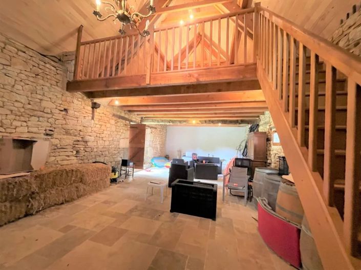 Image No.9-6 Bed House for sale