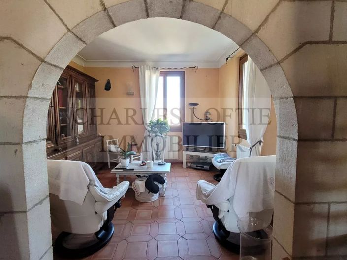 Image No.4-6 Bed House for sale