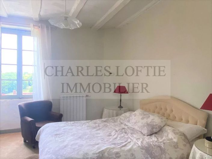 Image No.24-6 Bed House for sale