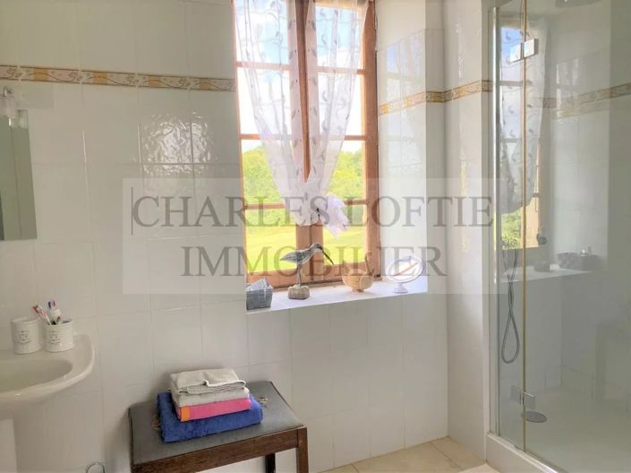 Image No.26-6 Bed House for sale