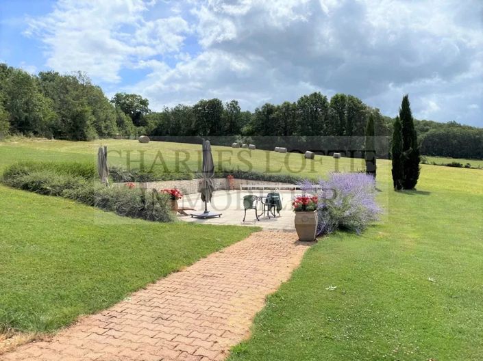 Image No.8-6 Bed House for sale