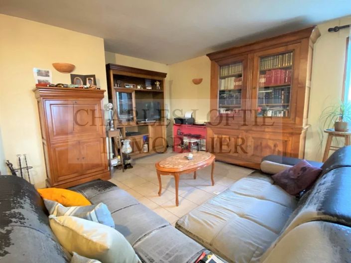 Image No.17-5 Bed House for sale