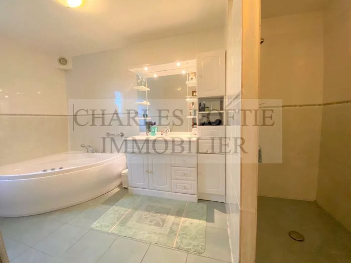 Image No.23-5 Bed House for sale