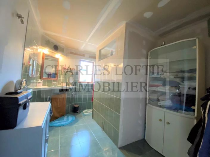 Image No.26-5 Bed House for sale
