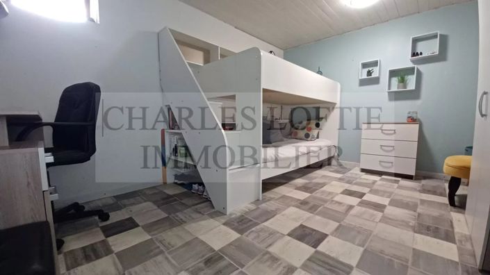 Image No.10-3 Bed House for sale