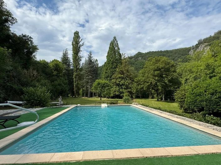 Image No.18-6 Bed House for sale