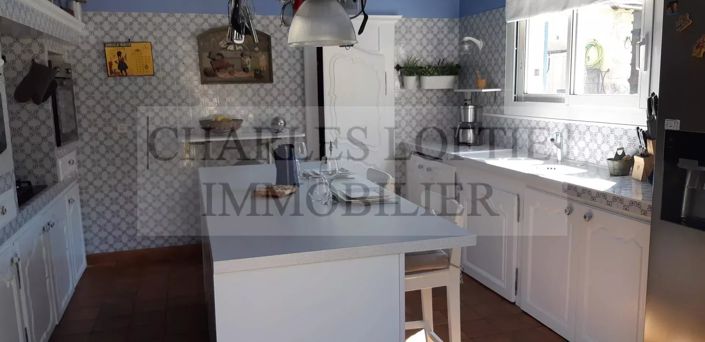 Image No.5-6 Bed House for sale