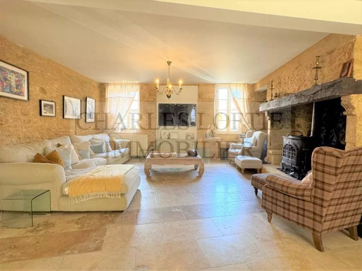 Image No.22-6 Bed House for sale