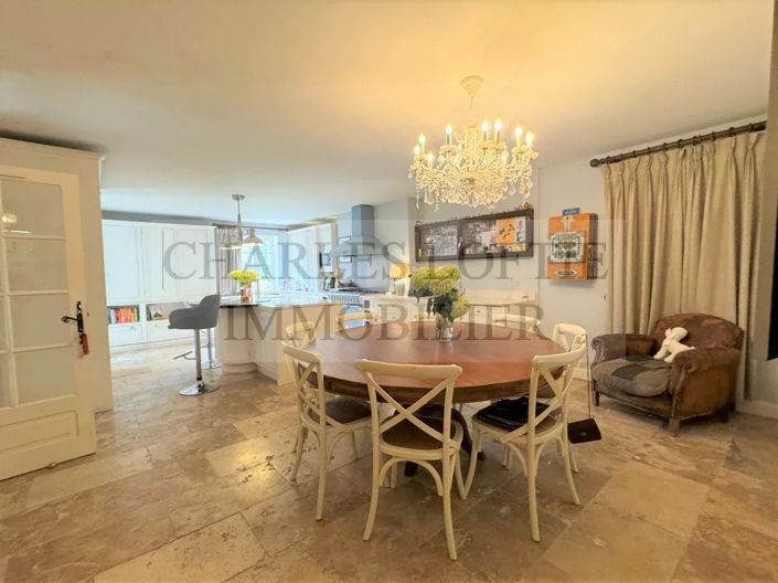 Image No.26-6 Bed House for sale