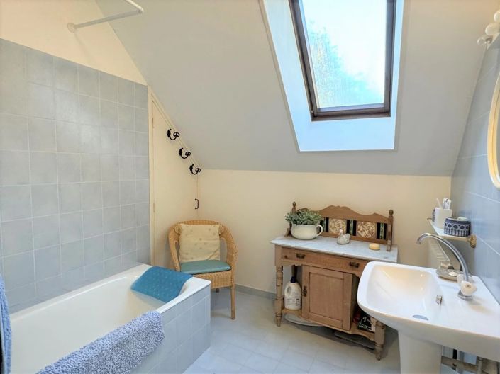 Image No.17-6 Bed House for sale