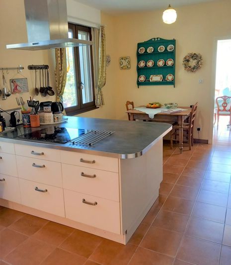 Image No.9-6 Bed House for sale