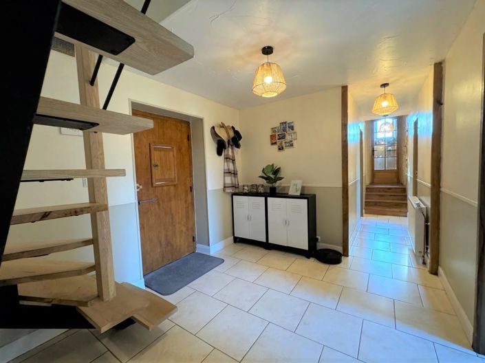 Image No.25-4 Bed House for sale