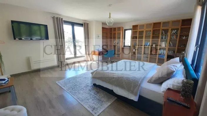 Image No.22-4 Bed House for sale