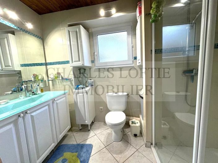 Image No.17-5 Bed House for sale
