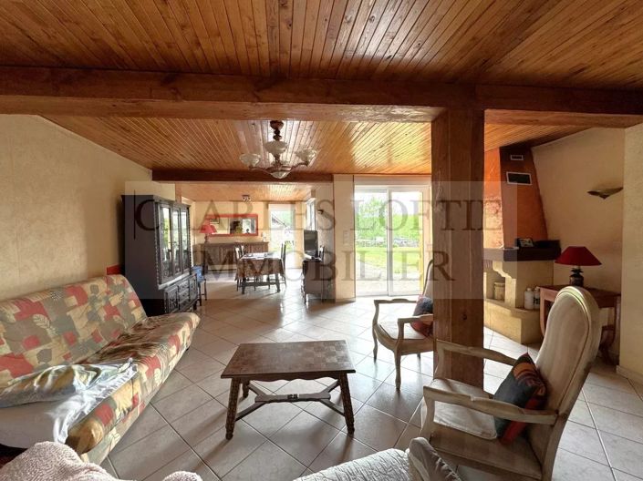 Image No.8-5 Bed House for sale