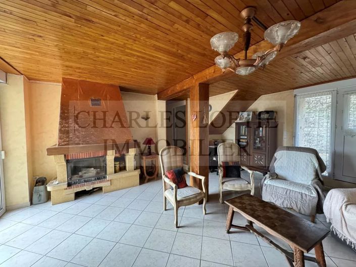 Image No.9-5 Bed House for sale
