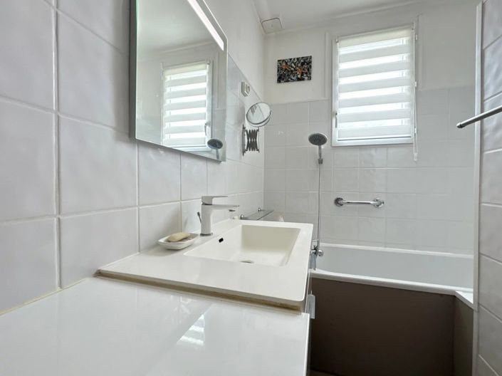 Image No.11-3 Bed House for sale