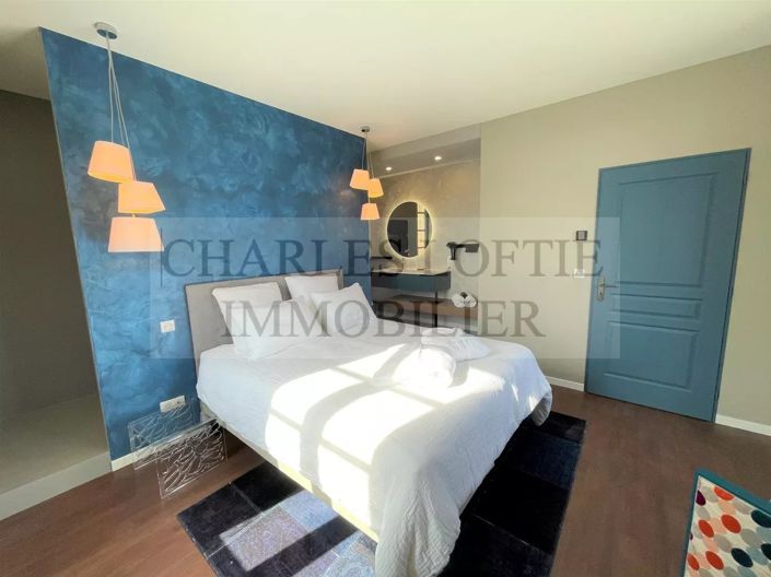 Image No.21-6 Bed House for sale