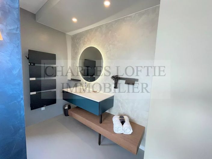 Image No.26-6 Bed House for sale