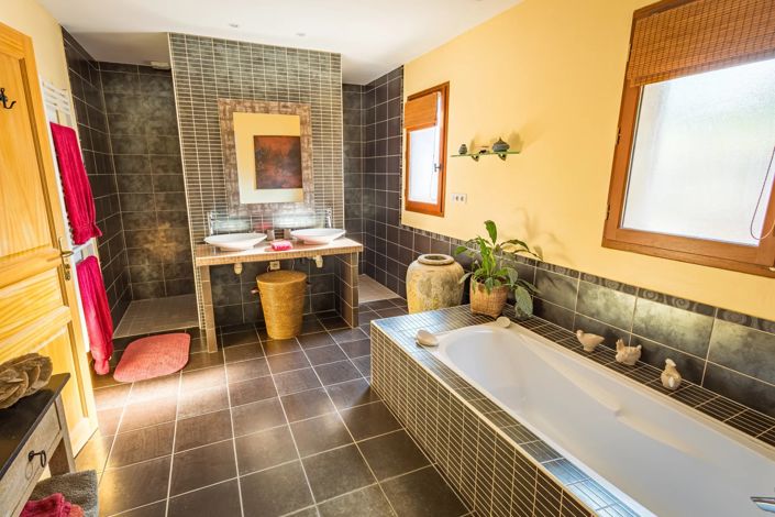 Image No.13-3 Bed House for sale