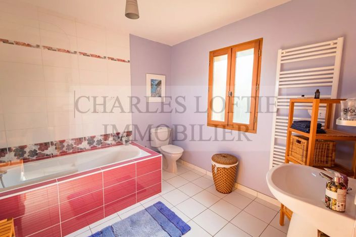 Image No.17-3 Bed House for sale