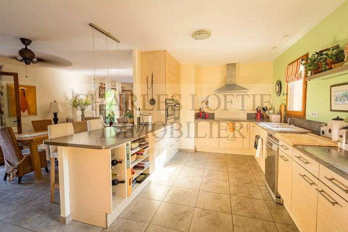 Image No.6-3 Bed House for sale