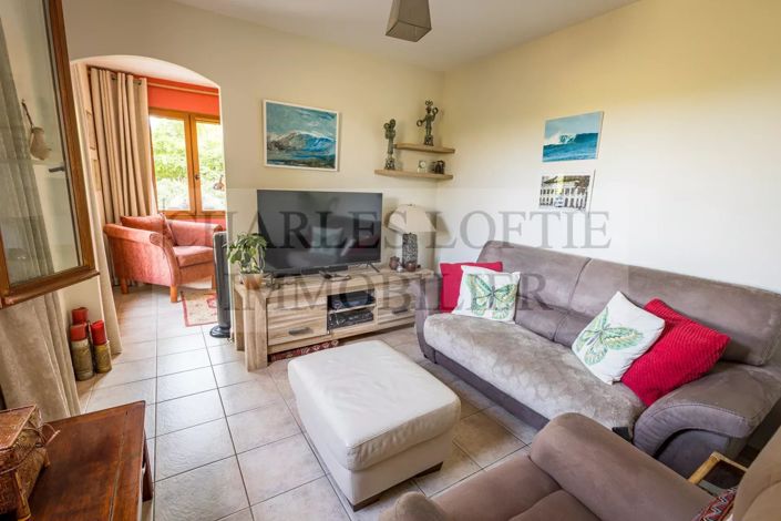 Image No.8-3 Bed House for sale