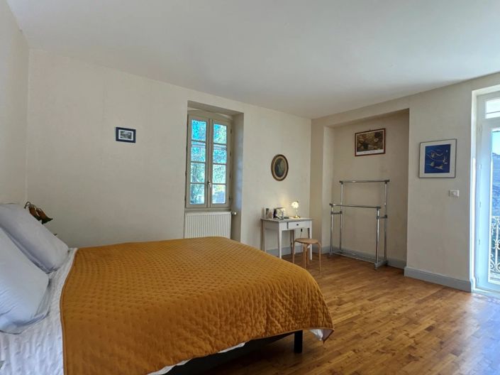 Image No.10-10 Bed House for sale