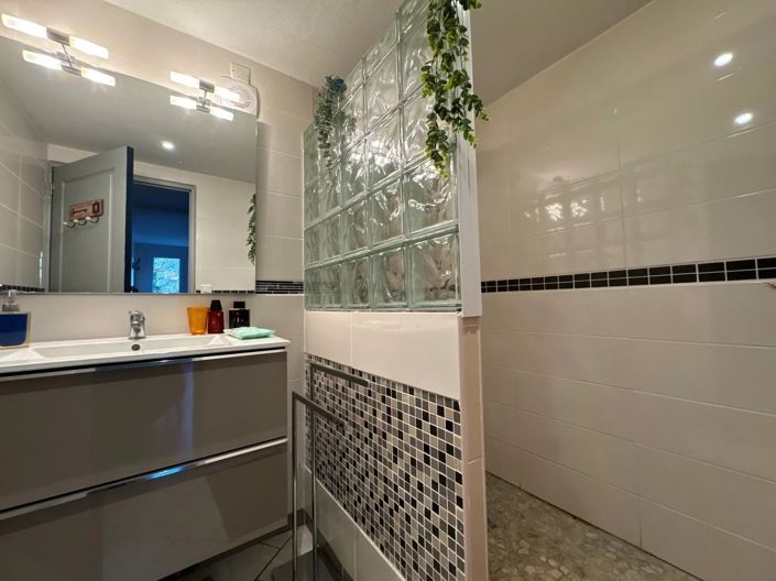 Image No.12-4 Bed House for sale