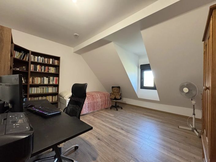 Image No.11-3 Bed House for sale