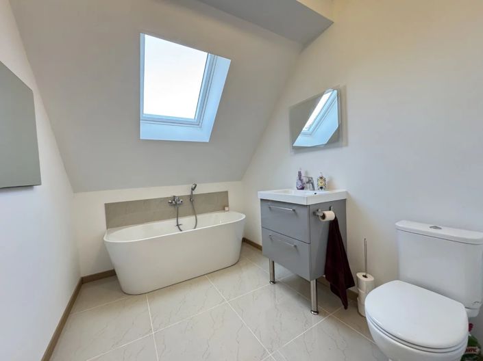 Image No.17-3 Bed House for sale