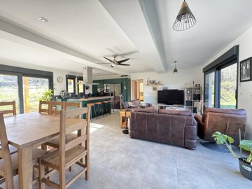 c9d3a395c40e63ef56cc3748ccb419420a3f6079eb144