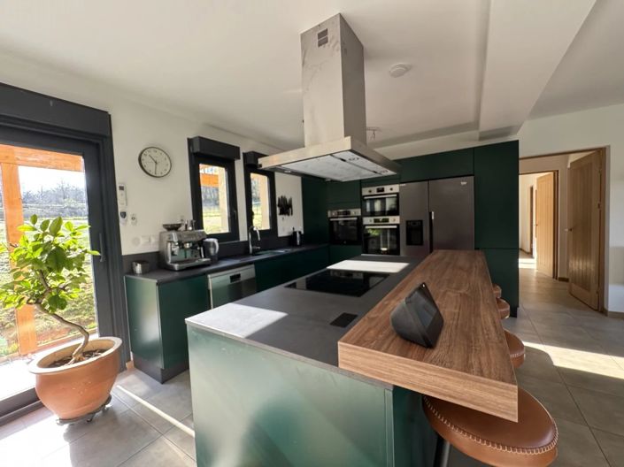 Image No.8-3 Bed House for sale