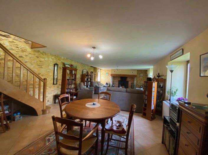 Image No.16-6 Bed House for sale