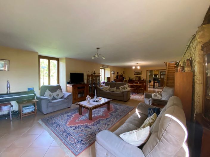 Image No.17-6 Bed House for sale