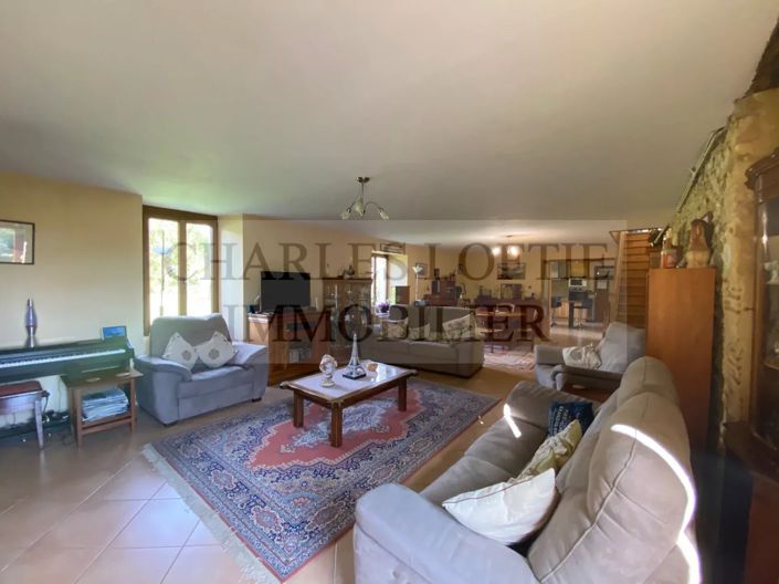 Image No.17-4 Bed House for sale