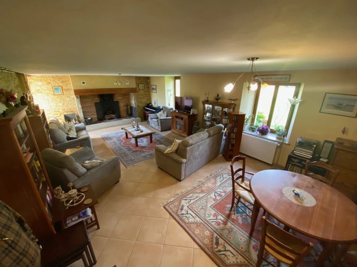 Image No.18-6 Bed House for sale