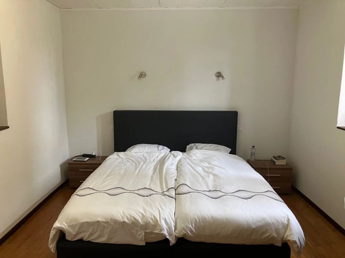 Image No.18-6 Bed House for sale