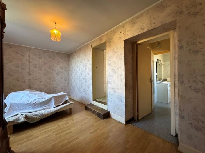 Image No.8-5 Bed House for sale