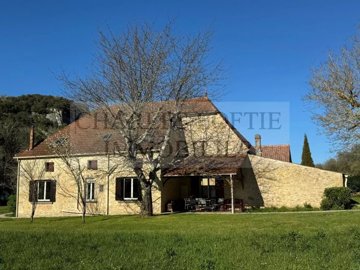 1 - Montcabrier, House