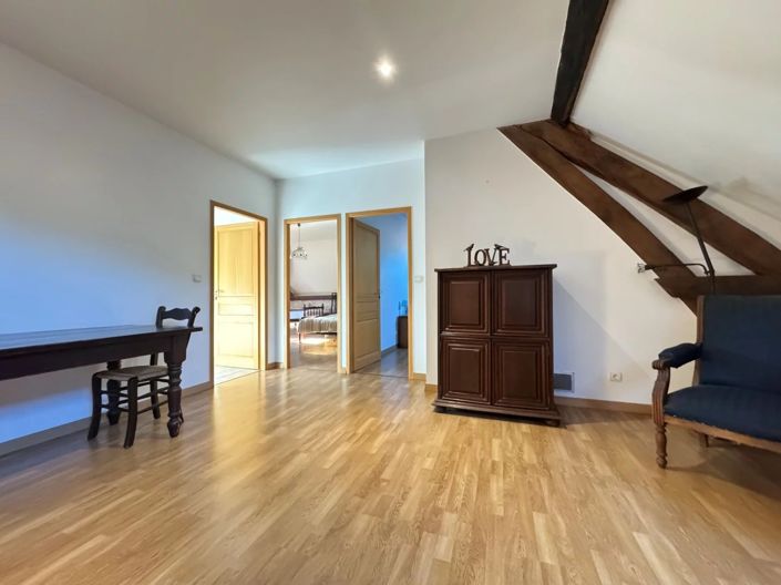 Image No.12-6 Bed House for sale